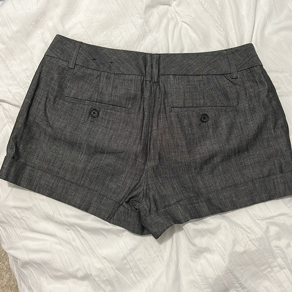 Express dress shorts.  Grey. Size 4. - Picture 2 of 4